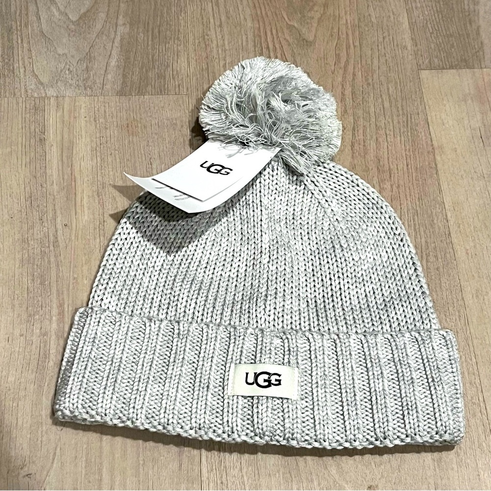 UGG Pom Pom knit beanie, grey NWT
